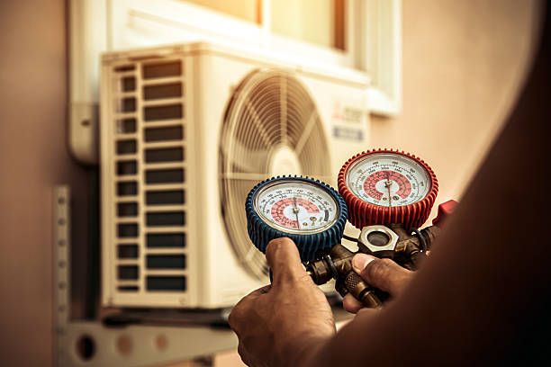 Professional Ac Installation technician working in Levittown, NY